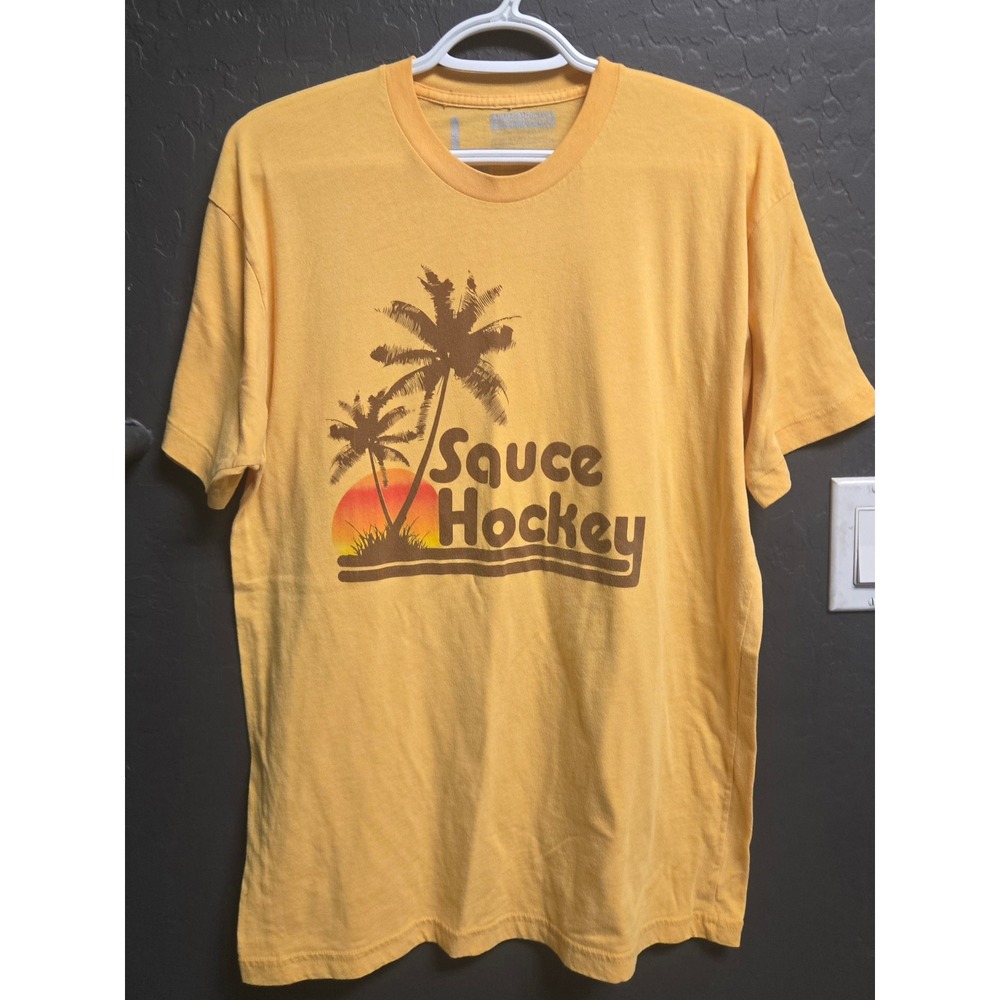 Sauce Hockey Mens Large Graphic T-Shirt Yellow Palm Tree Sunset Retro USA Made